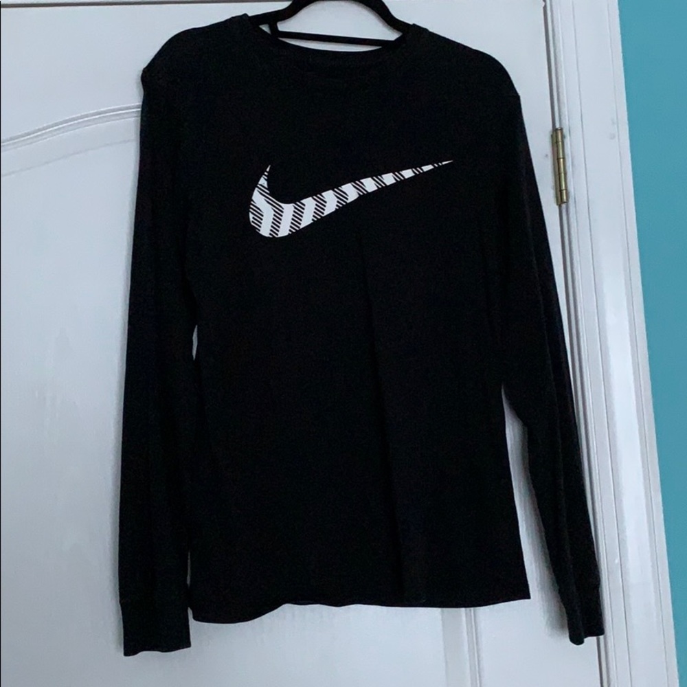 Simple Nike Long Sleeve